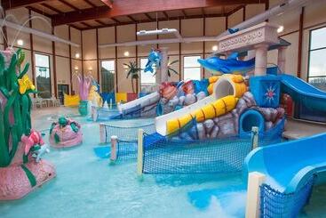 Grand Marquis Waterpark Hotel & Suites