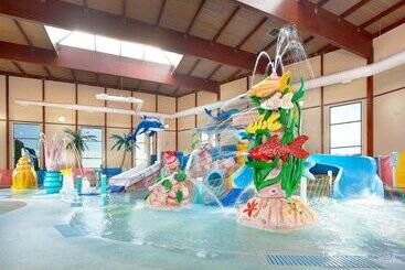 Grand Marquis Waterpark Hotel & Suites