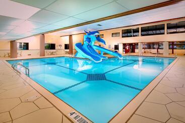 Grand Marquis Waterpark Hotel & Suites
