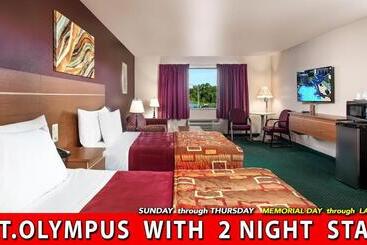 Grand Marquis Waterpark Hotel & Suites