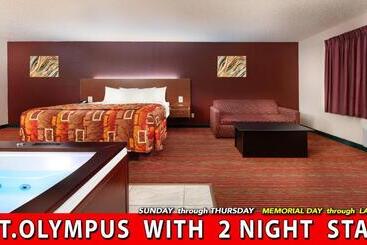 Grand Marquis Waterpark Hotel & Suites