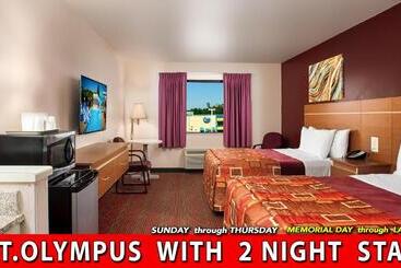Grand Marquis Waterpark Hotel & Suites