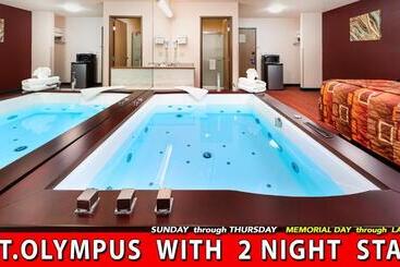 Grand Marquis Waterpark Hotel & Suites