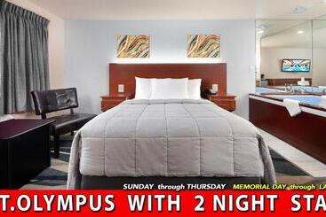 Grand Marquis Waterpark Hotel & Suites