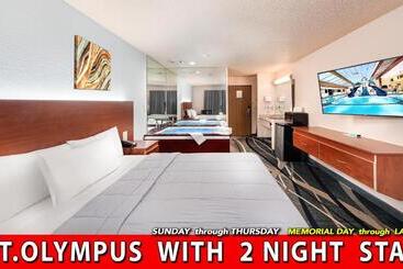 Grand Marquis Waterpark Hotel & Suites