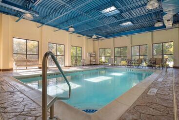 هتل Best Western Louisville East Inn & Suites