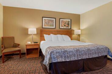هتل Best Western Louisville East Inn & Suites