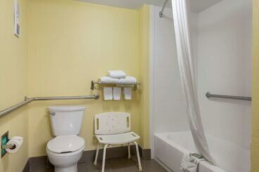 هتل Best Western Louisville East Inn & Suites