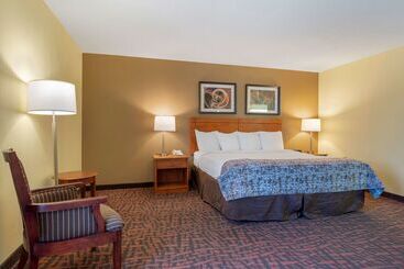هتل Best Western Louisville East Inn & Suites