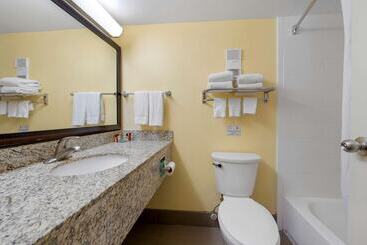 هتل Best Western Louisville East Inn & Suites