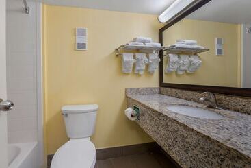 هتل Best Western Louisville East Inn & Suites