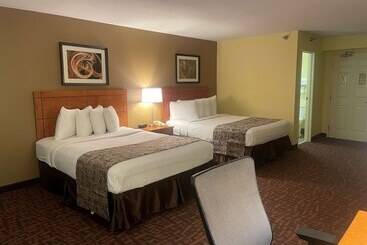 هتل Best Western Louisville East Inn & Suites