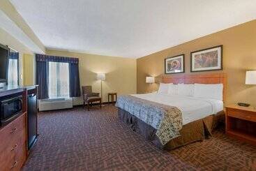 هتل Best Western Louisville East Inn & Suites