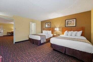 هتل Best Western Louisville East Inn & Suites