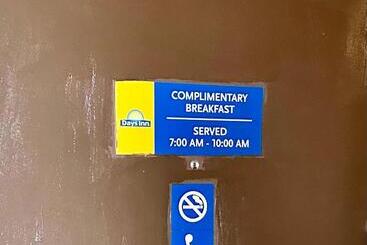 ホテル Clarion Inn & Suites Near The Leconte Center Pigeon Forge