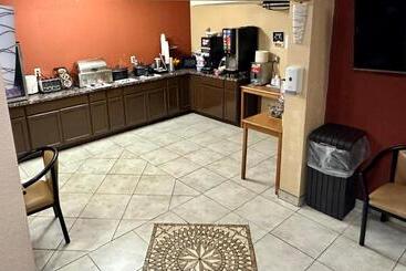 ホテル Clarion Inn & Suites Near The Leconte Center Pigeon Forge