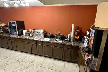 ホテル Clarion Inn & Suites Near The Leconte Center Pigeon Forge