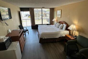 ホテル Clarion Inn & Suites Near The Leconte Center Pigeon Forge