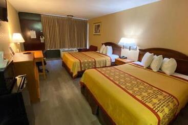 ホテル Clarion Inn & Suites Near The Leconte Center Pigeon Forge