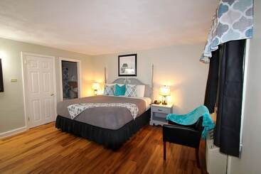 هتل Colonial Inn Seekonk