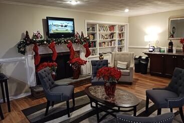 هتل Colonial Inn Seekonk