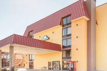 ホテル Clarion Inn & Suites Near The Leconte Center Pigeon Forge