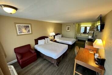 ホテル Clarion Inn & Suites Near The Leconte Center Pigeon Forge