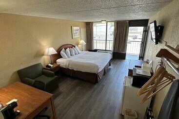 ホテル Clarion Inn & Suites Near The Leconte Center Pigeon Forge