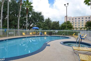 هتل Fairfield Inn Orlando Airport