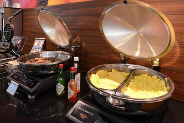هتل Fairfield Inn Orlando Airport