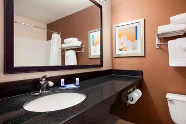 هتل Fairfield Inn & Suites Lansing West
