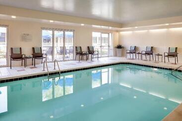 هتل Fairfield Inn By Marriott Loveland Fort Collins