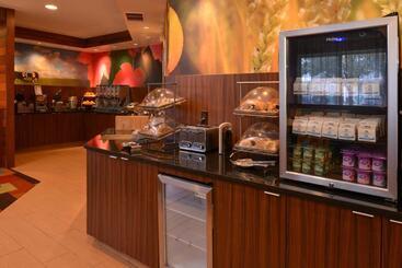 هتل Baymont By Wyndham St Charles