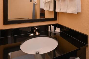 هتل Baymont By Wyndham St Charles
