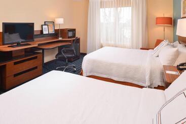 هتل Baymont By Wyndham St Charles