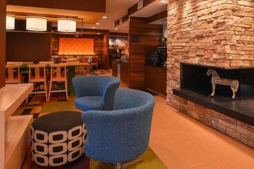 هتل Baymont By Wyndham St Charles