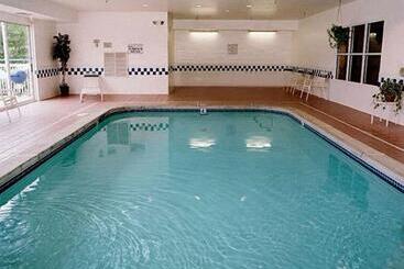 هتل Baymont By Wyndham St Charles