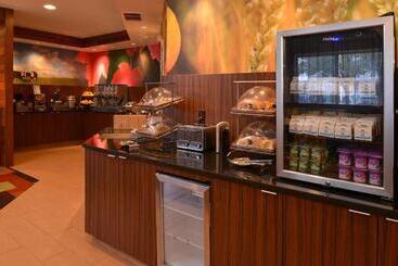 هتل Baymont By Wyndham St Charles