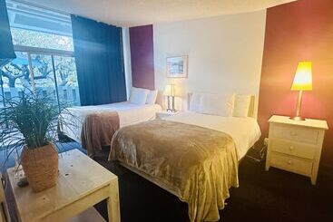 בית מלון כפרי Foghorn Harbor Inn