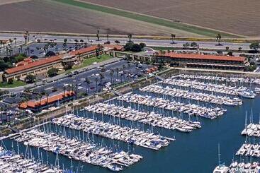 هتل Four Points By Sheraton Ventura Harbor Resort