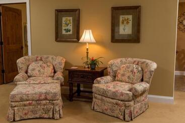 هتل Goldmoor Inn & Resort
