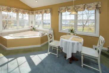 هتل Goldmoor Inn & Resort