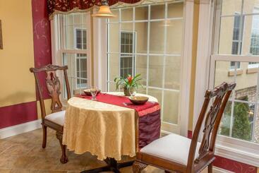 هتل Goldmoor Inn & Resort