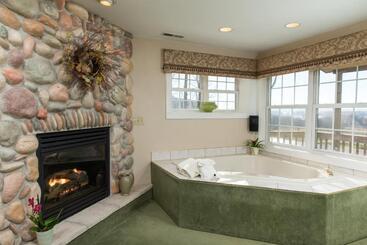 هتل Goldmoor Inn & Resort