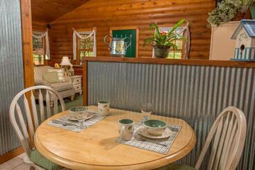 هتل Goldmoor Inn & Resort