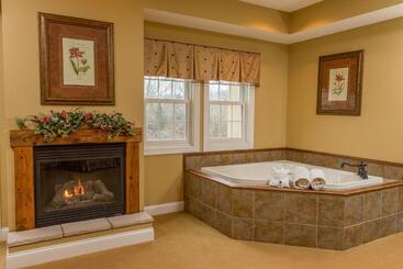 هتل Goldmoor Inn & Resort