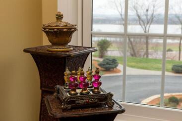 هتل Goldmoor Inn & Resort