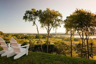 هتل Goldmoor Inn & Resort