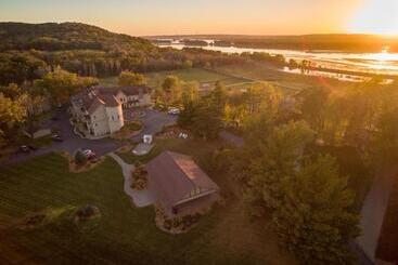 هتل Goldmoor Inn & Resort