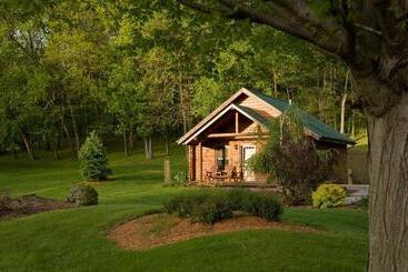 هتل Goldmoor Inn & Resort